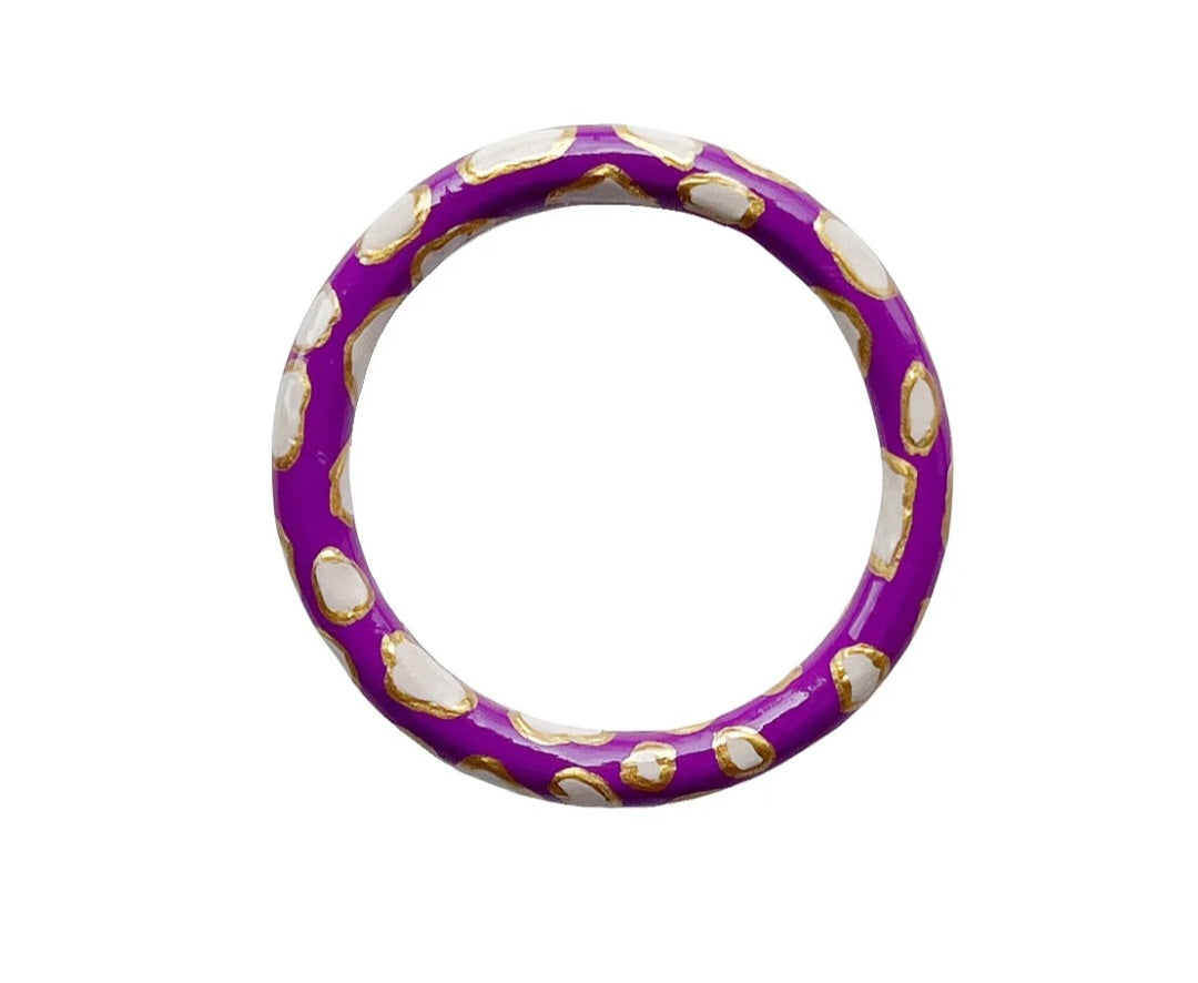 Oyster bangle in magenta