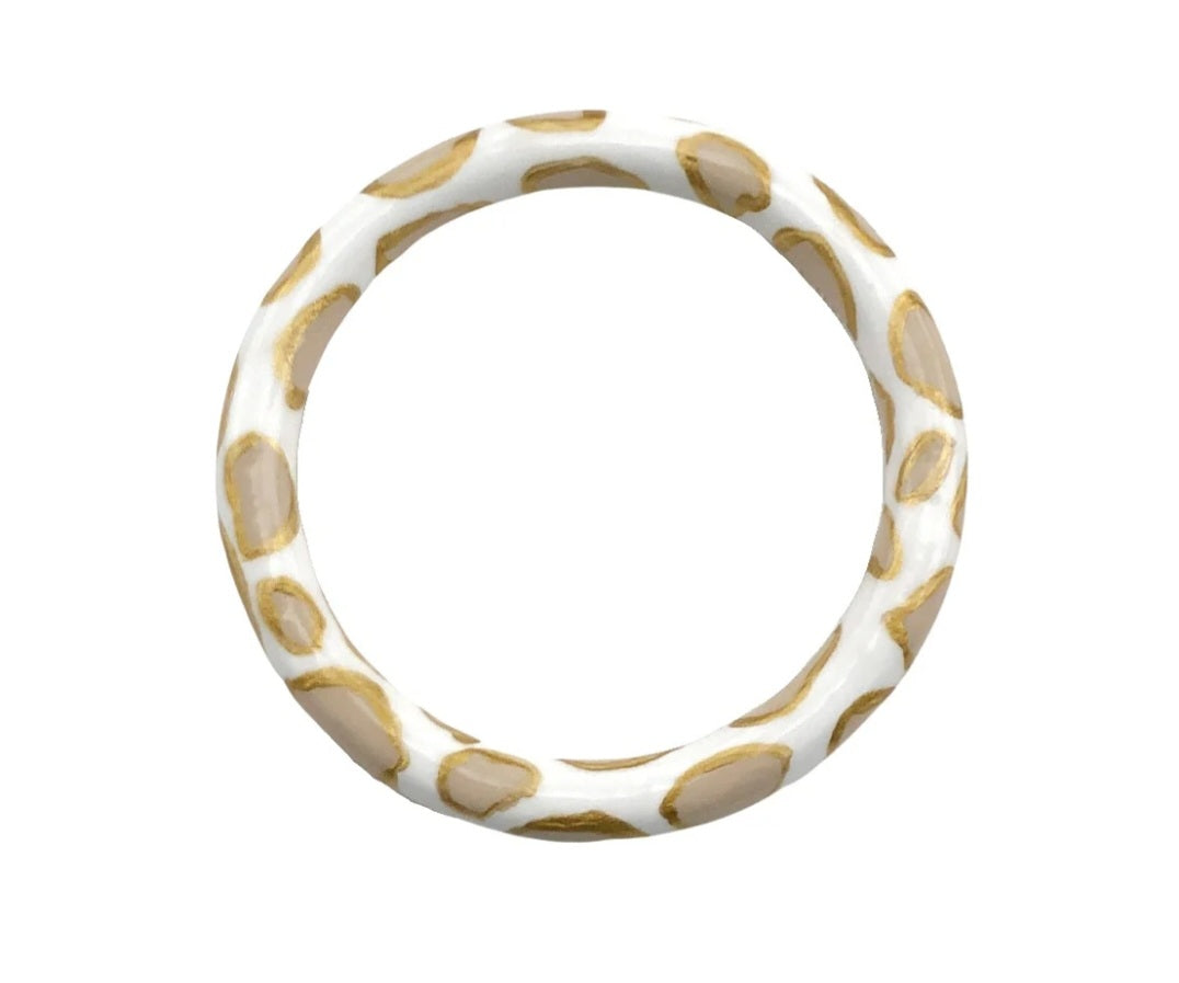 Oyster bangle in white