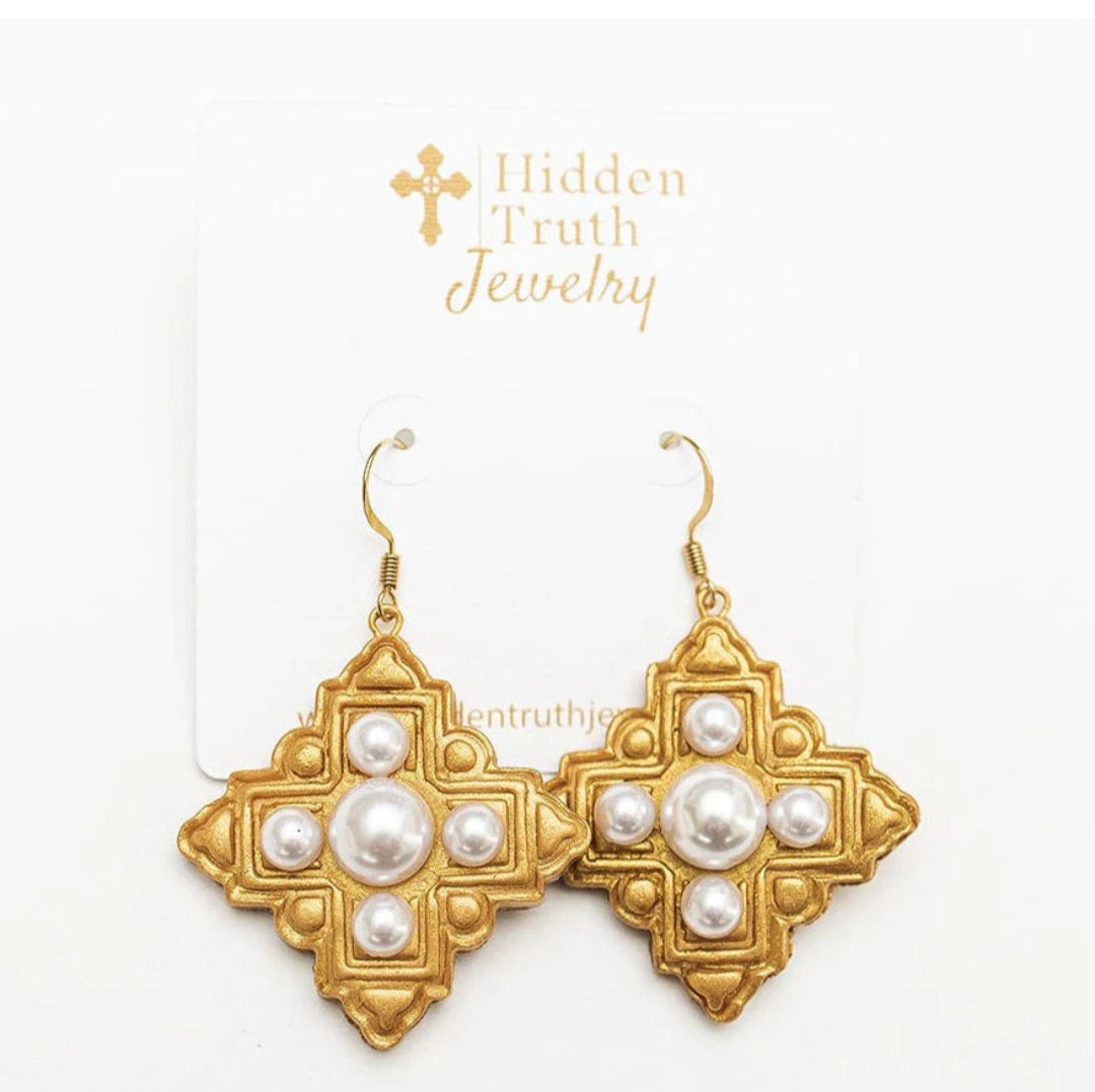Ellie pearl dangles