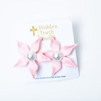 Lilly Studs, Light Pink