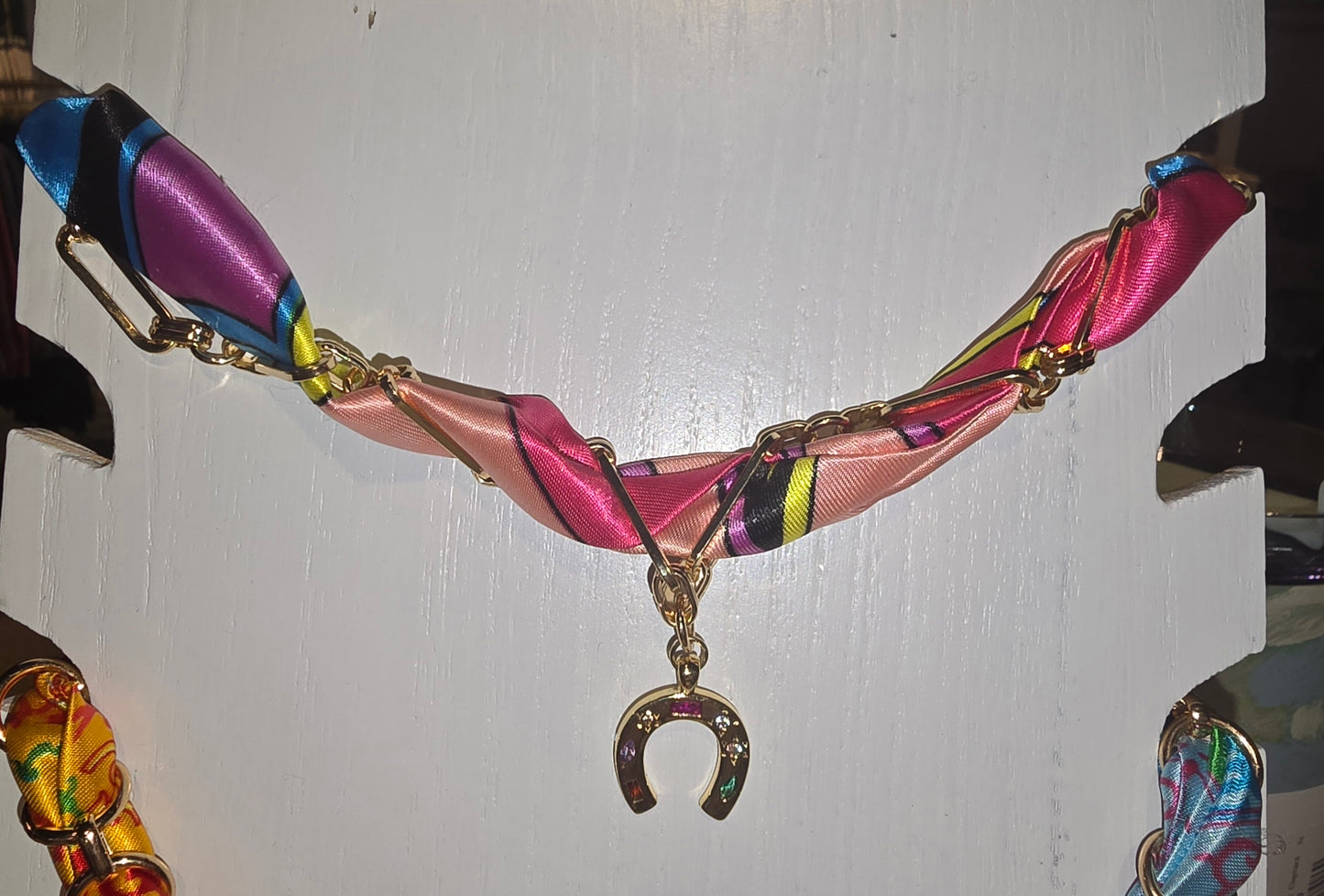 Hot pink horse shoe