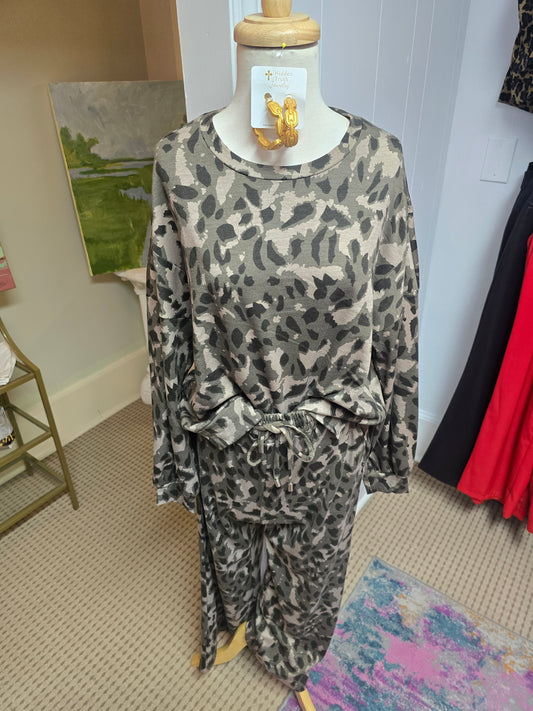 Cozy new leopard set