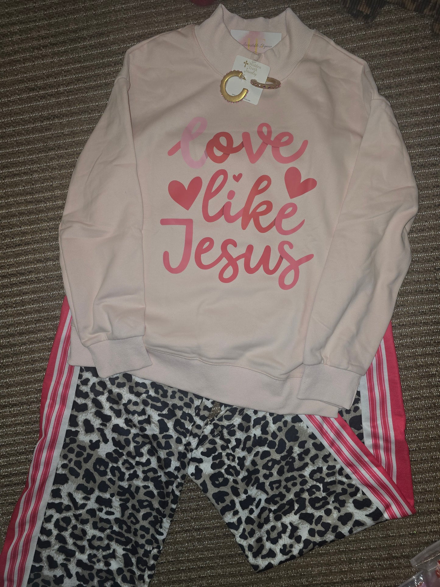 Love like Jesus fleece pullover