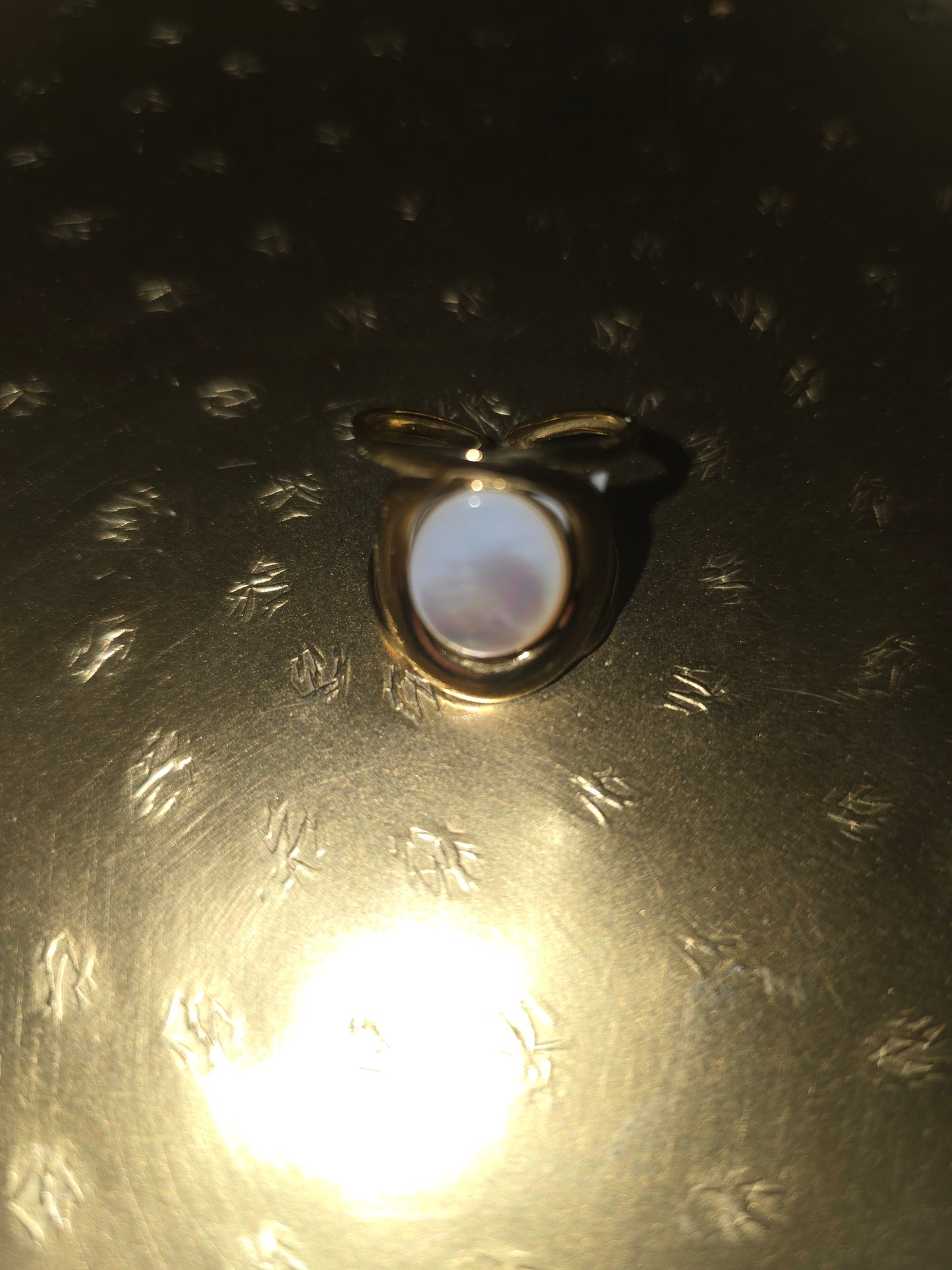 Oval mother of pearl adjustable ring