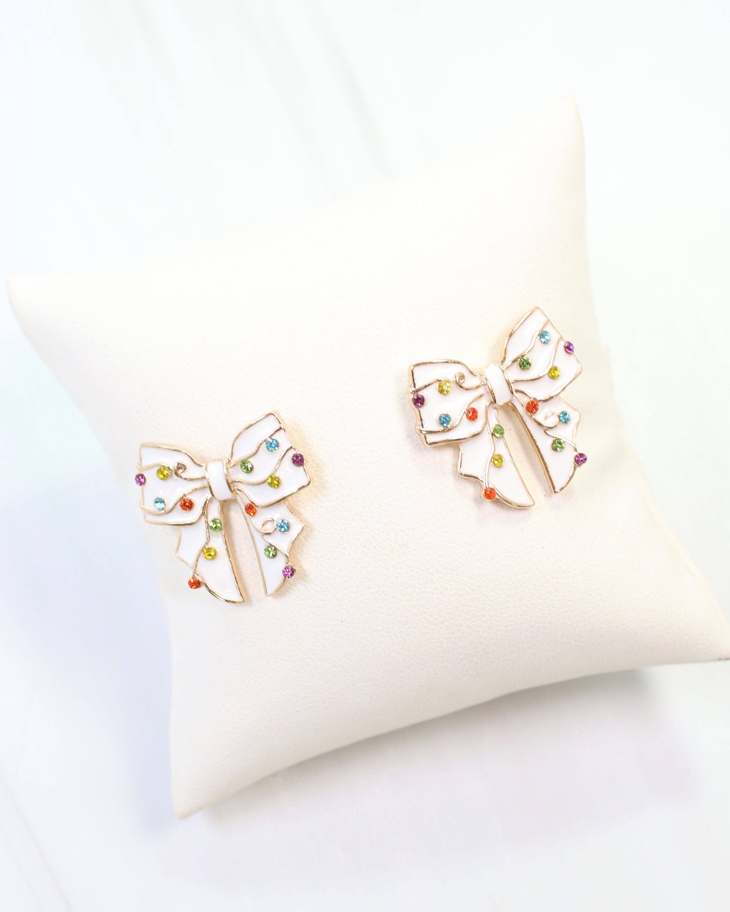Blitzen Bow Stud White: Default