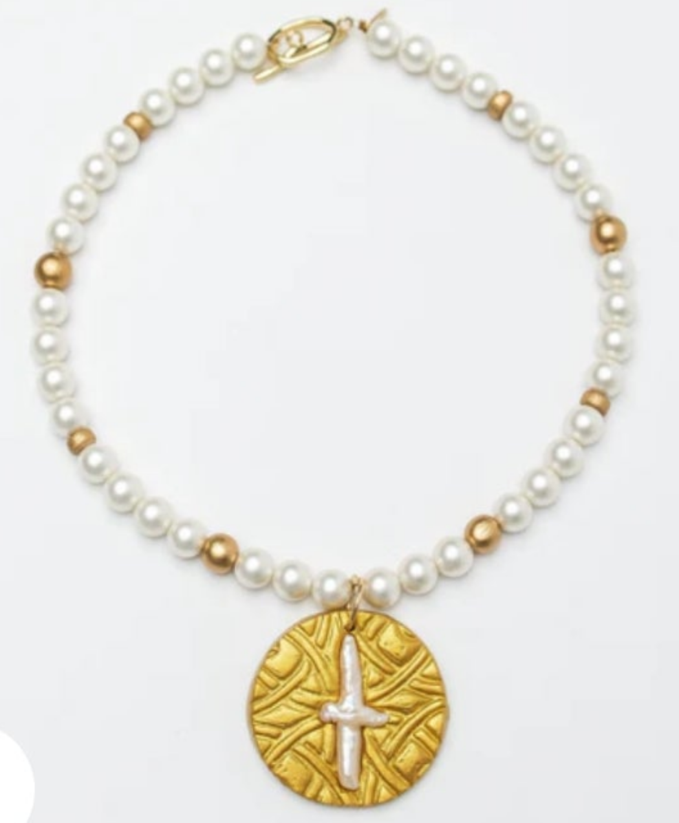 Pearl shell with pearl cross