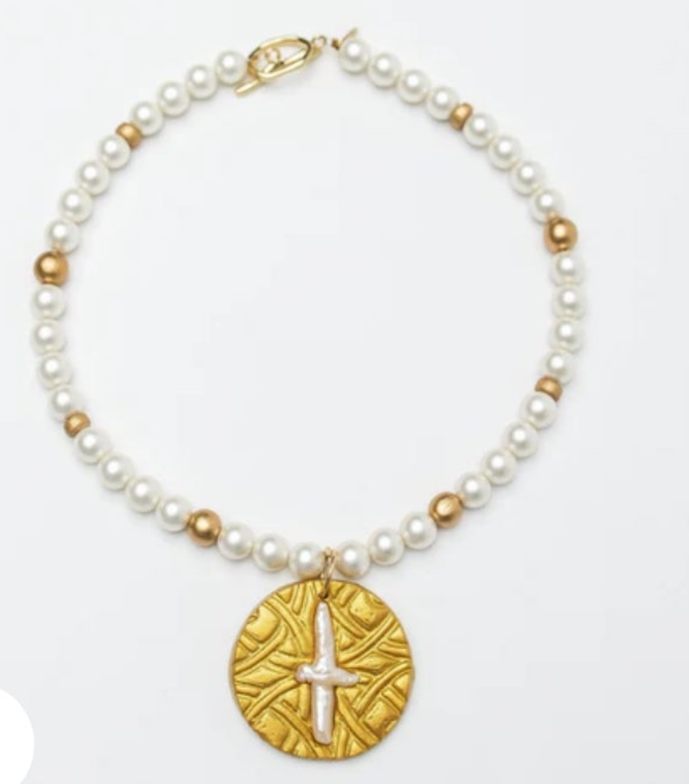 Pearl shell with pearl cross