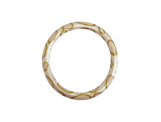 Oyster bangle in pearl