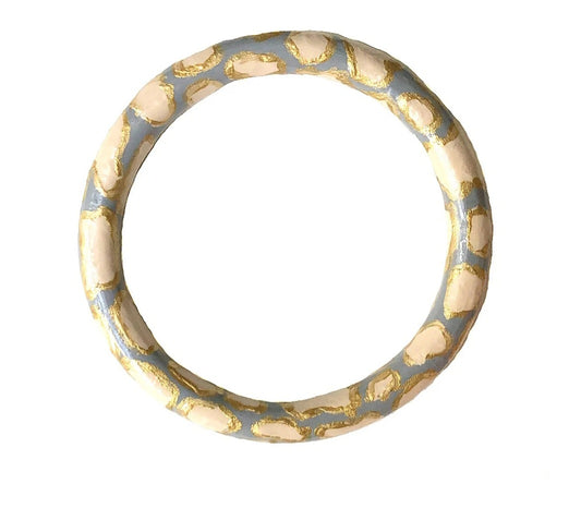 Oyster bangle in gray