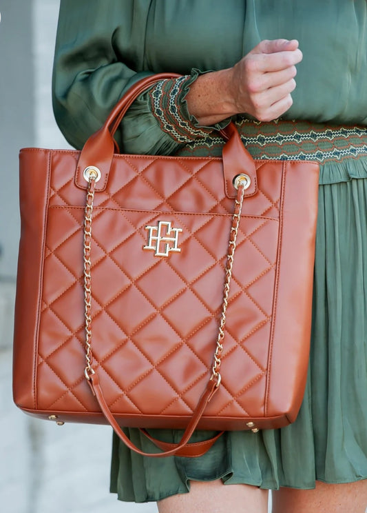 Kinzley tote in saddle