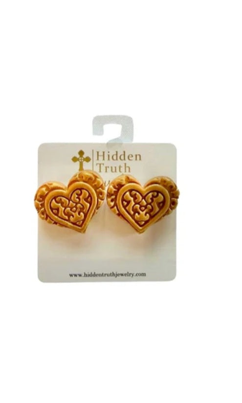 Medium heart studs