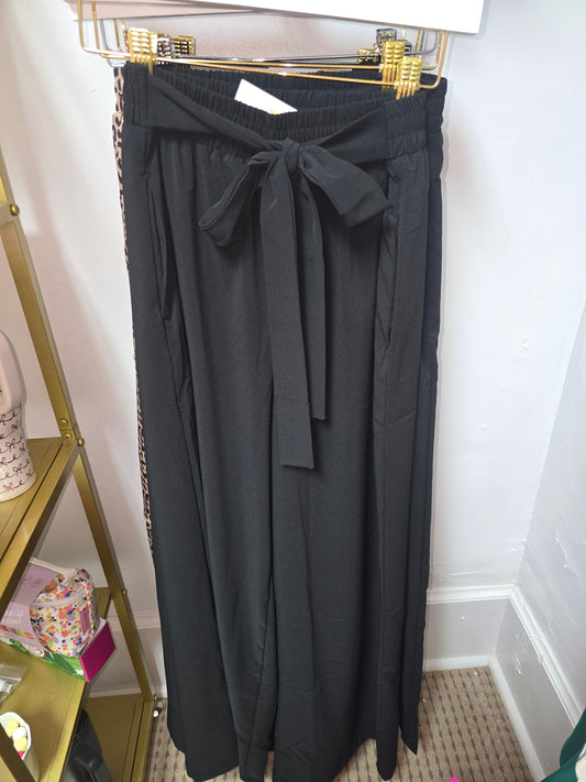 Black bow pants